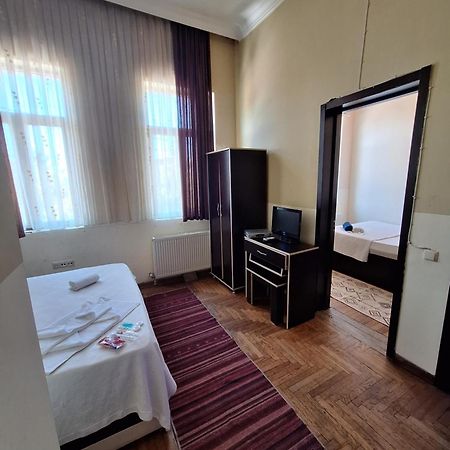 Gold Hotel Batum Buitenkant foto