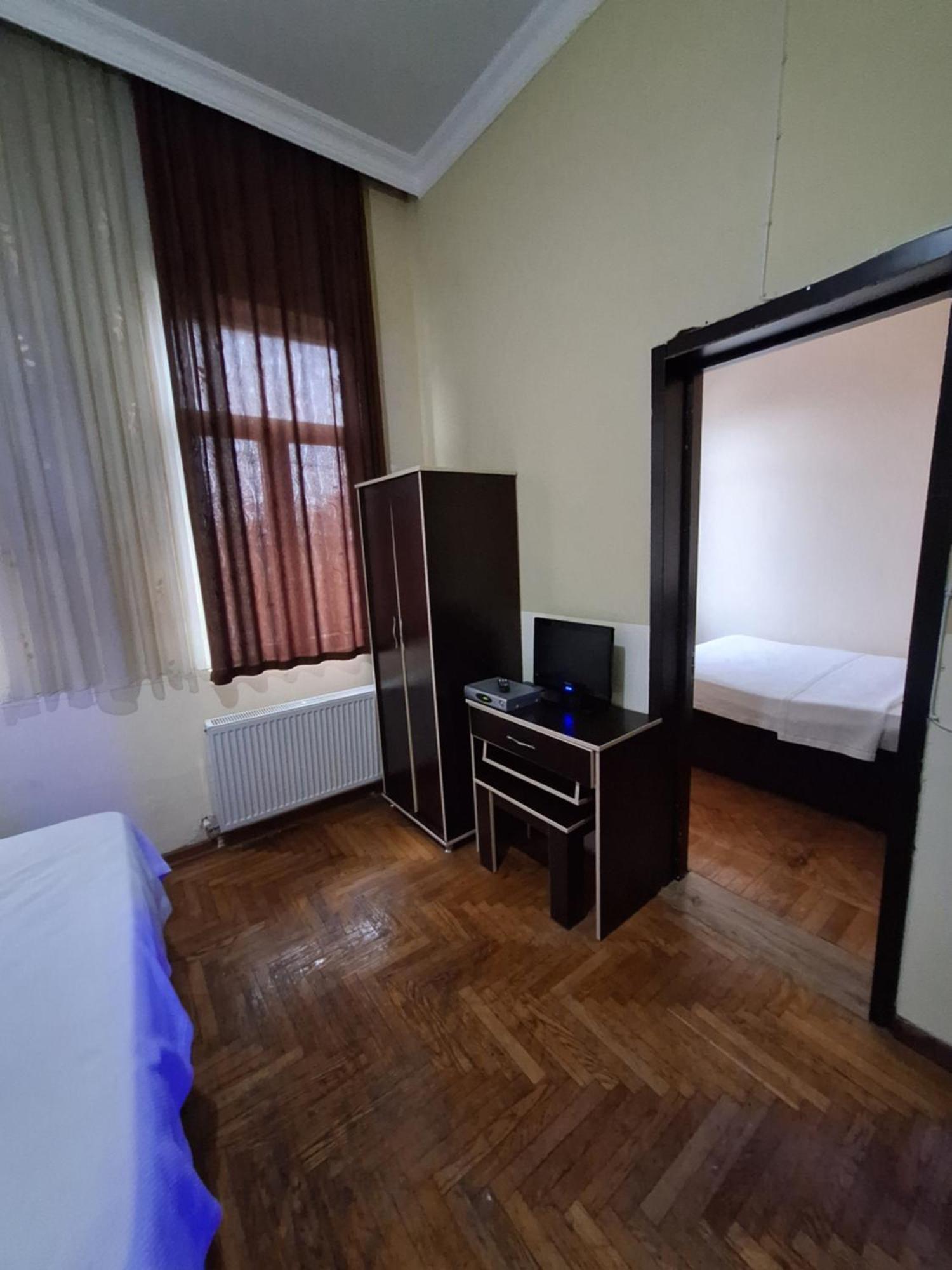 Gold Hotel Batum Buitenkant foto