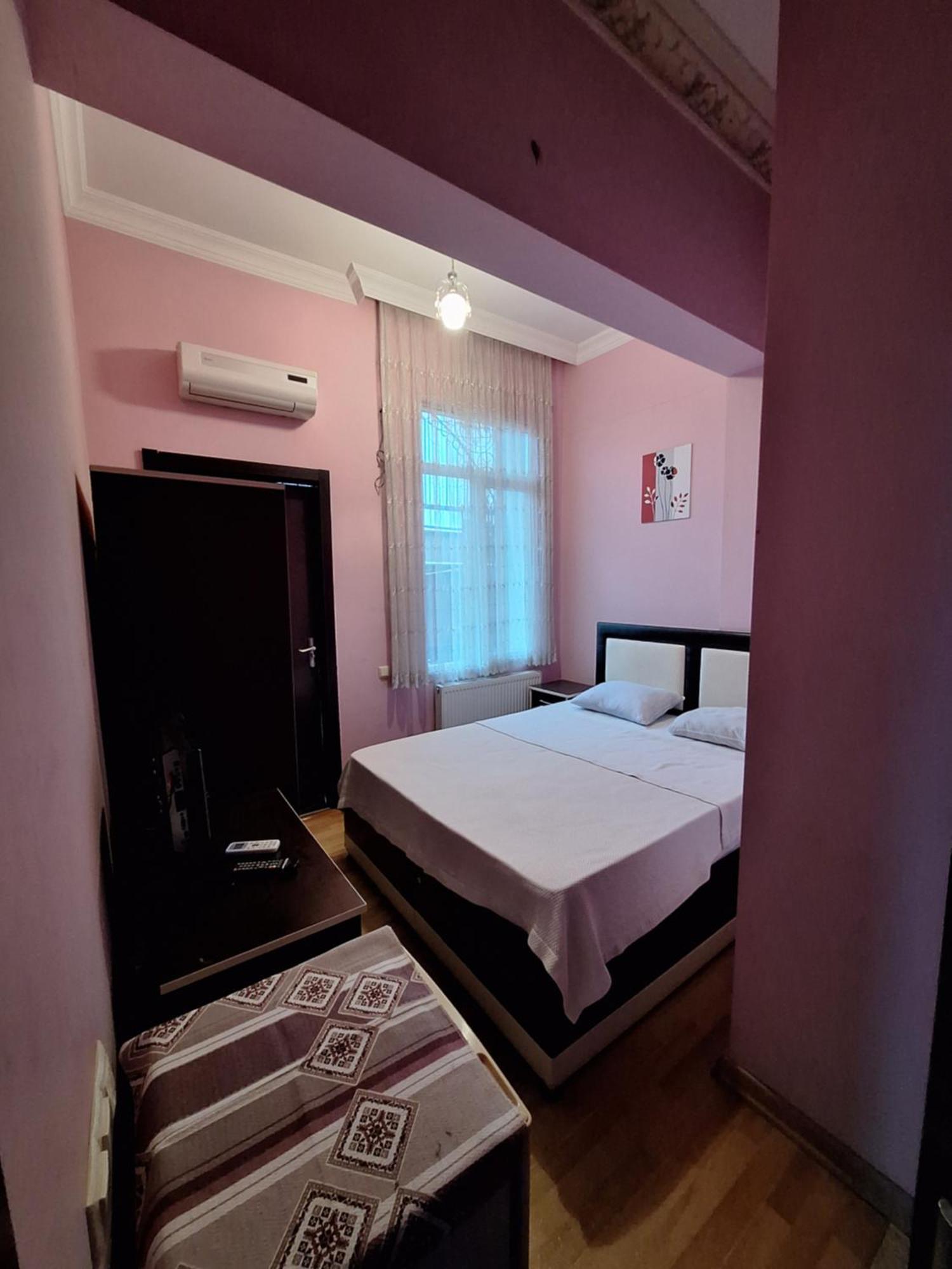 Gold Hotel Batum Buitenkant foto