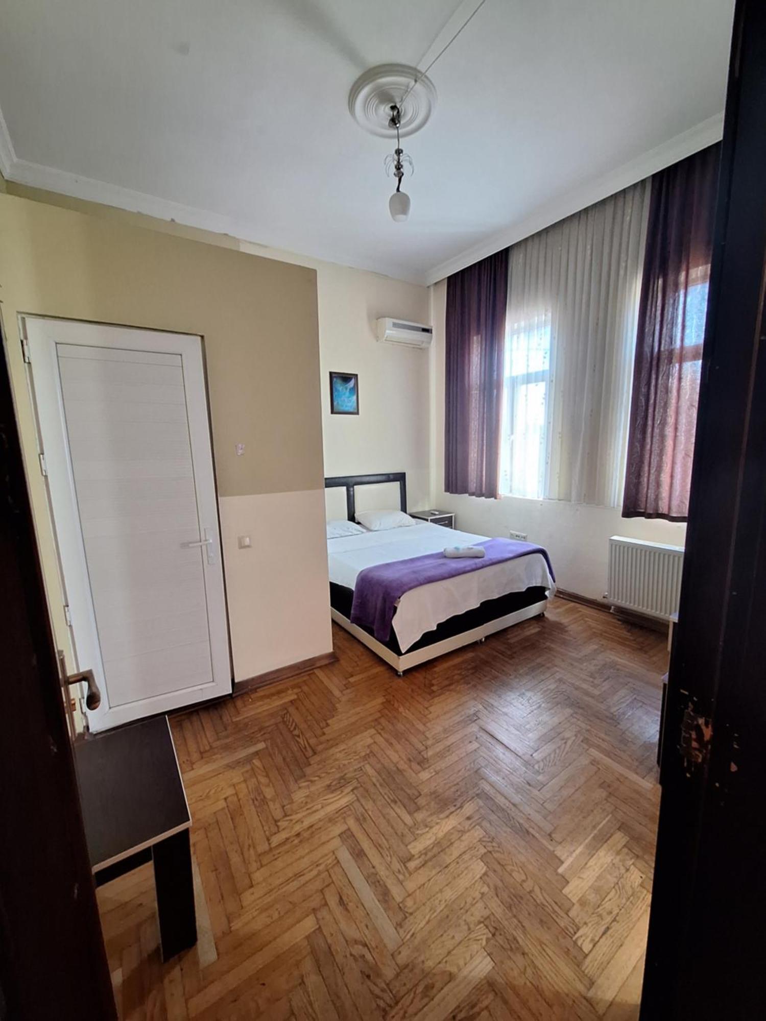 Gold Hotel Batum Buitenkant foto
