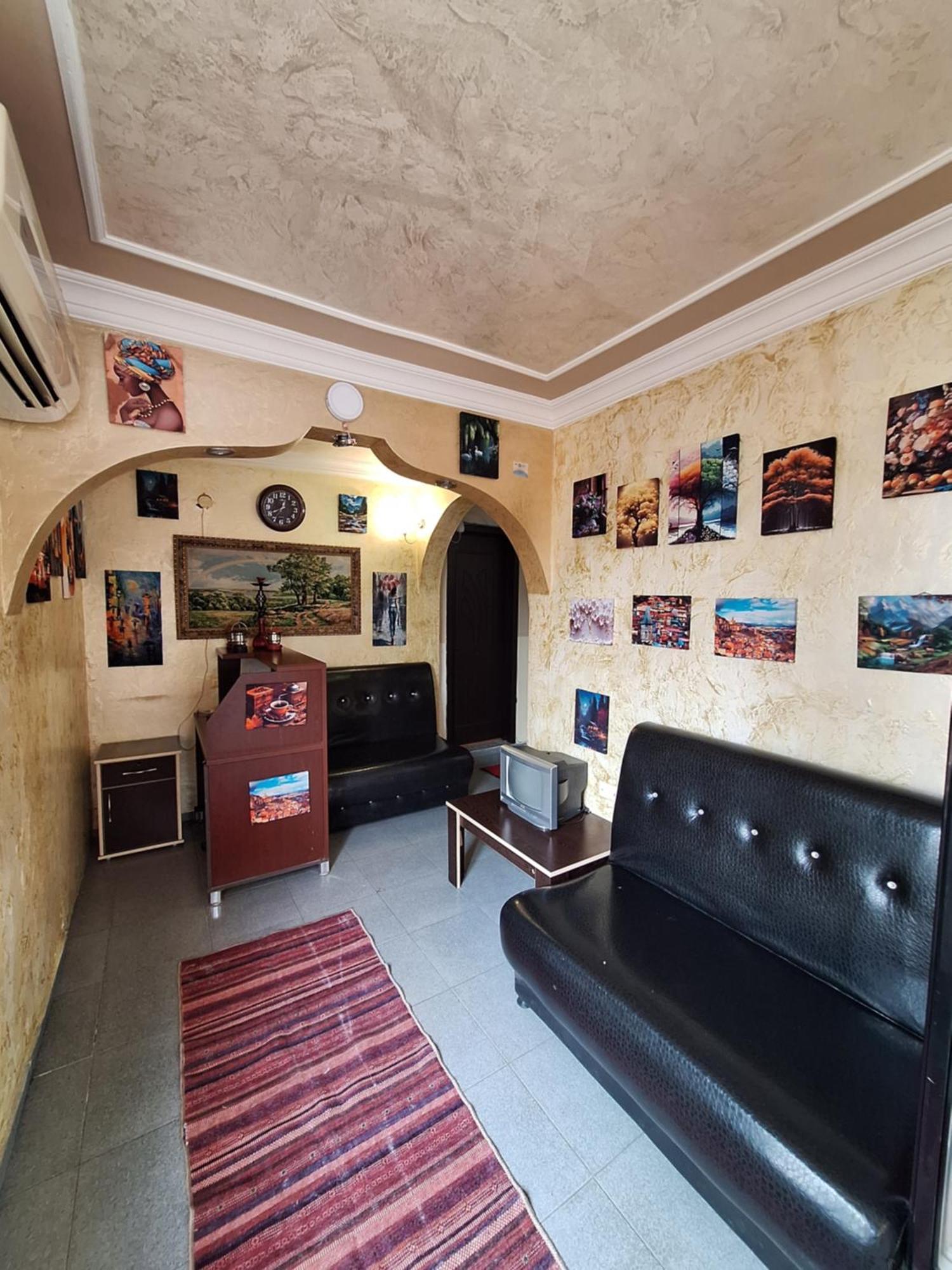 Gold Hotel Batum Buitenkant foto