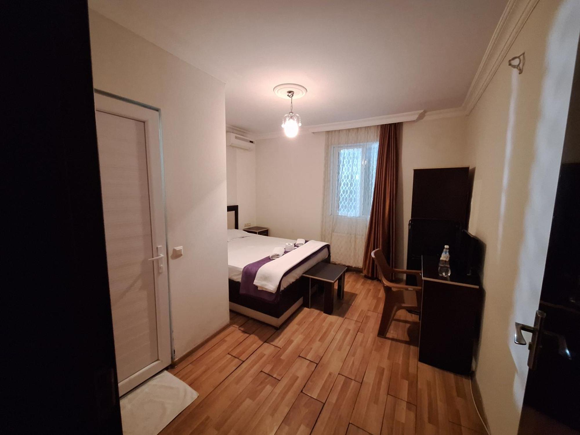 Gold Hotel Batum Buitenkant foto