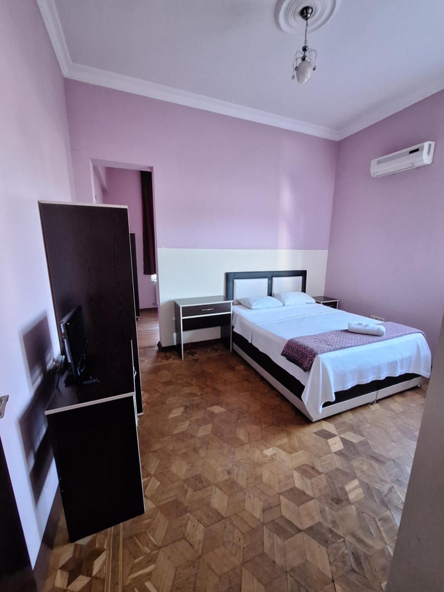 Gold Hotel Batum Buitenkant foto