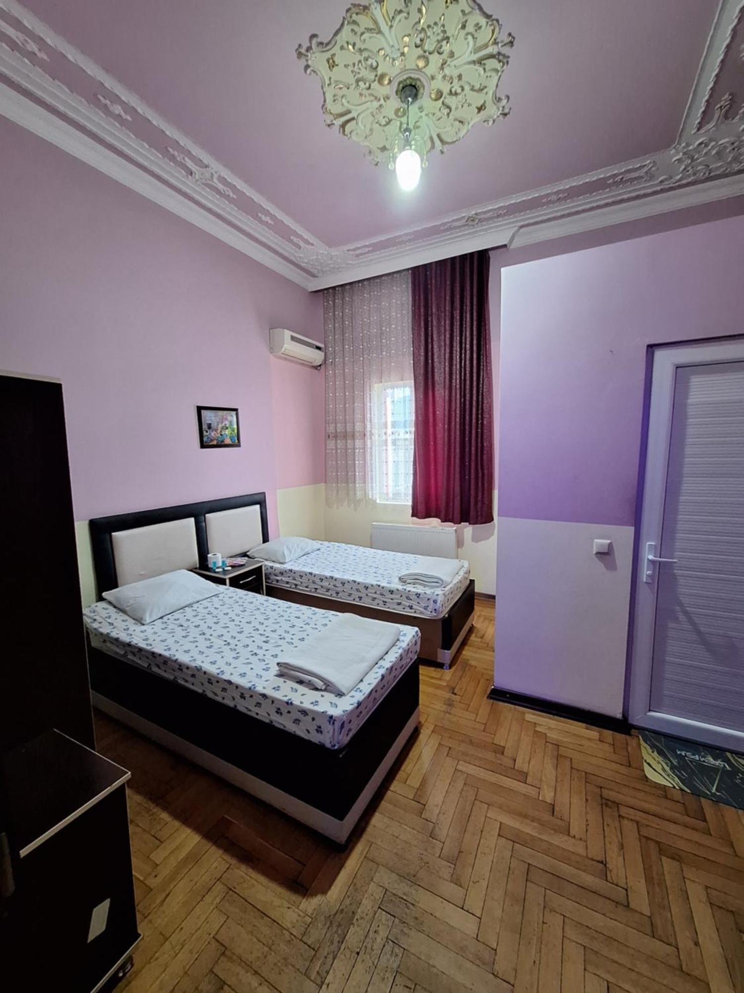 Gold Hotel Batum Buitenkant foto
