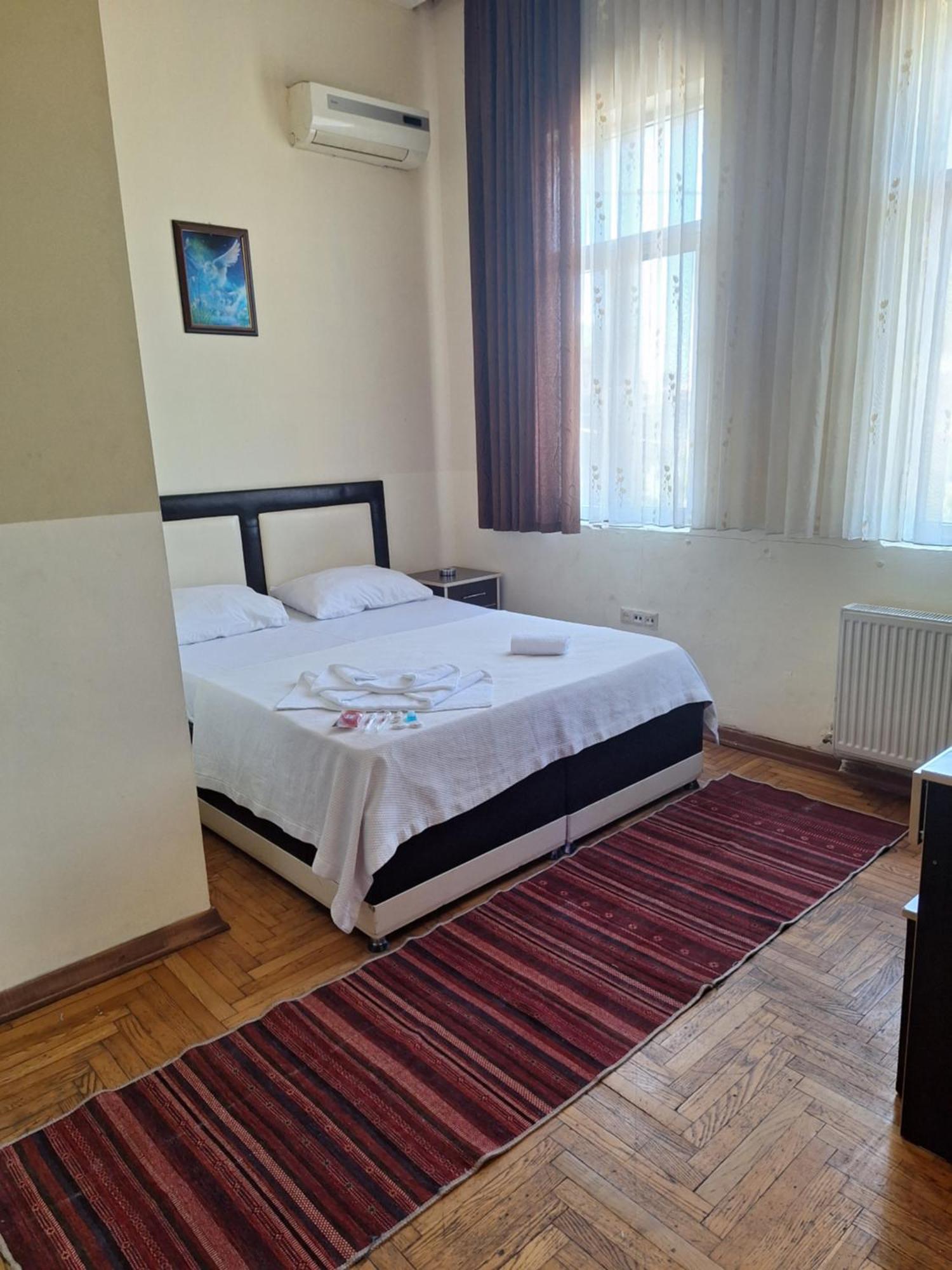 Gold Hotel Batum Buitenkant foto