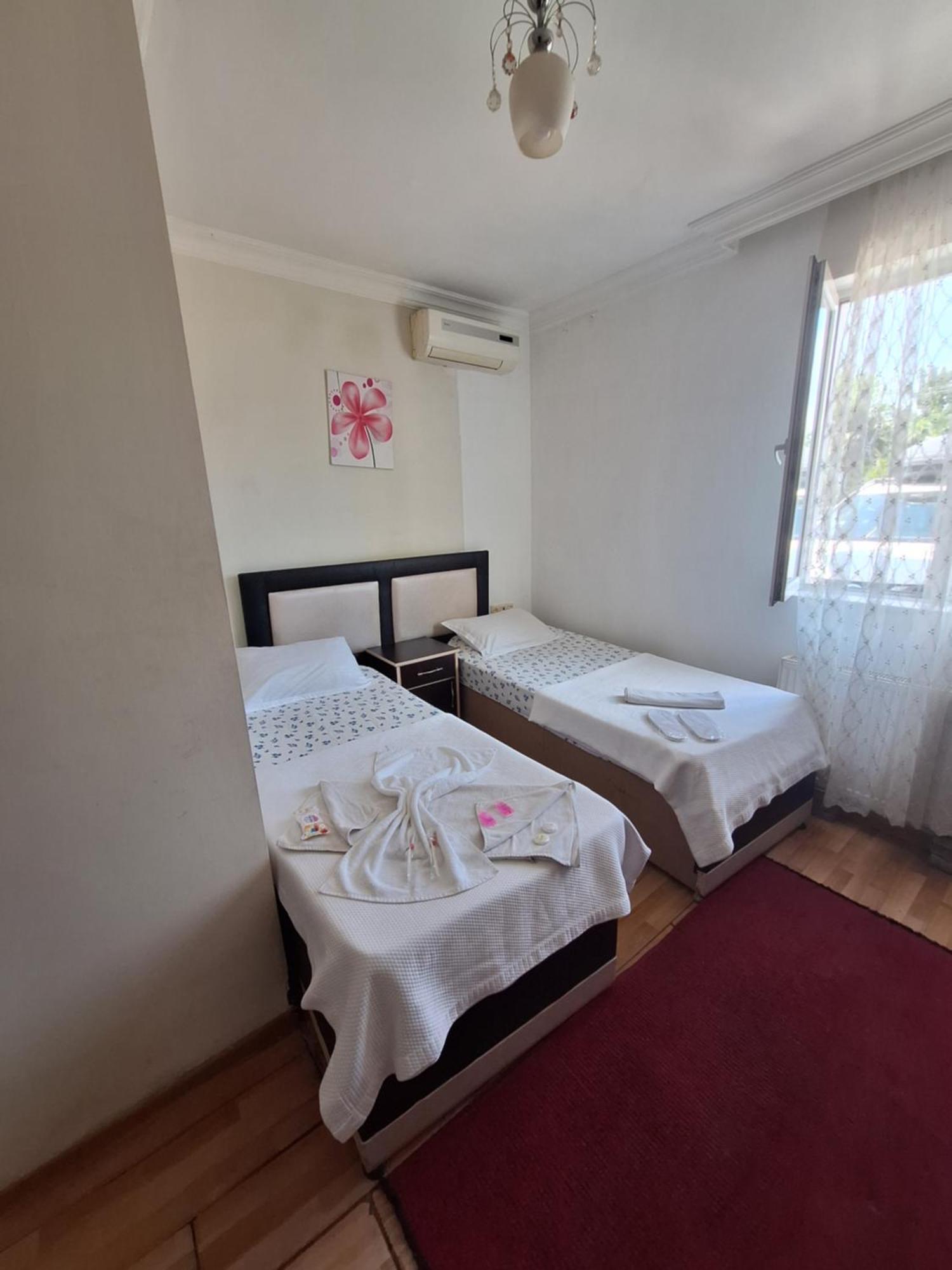 Gold Hotel Batum Buitenkant foto