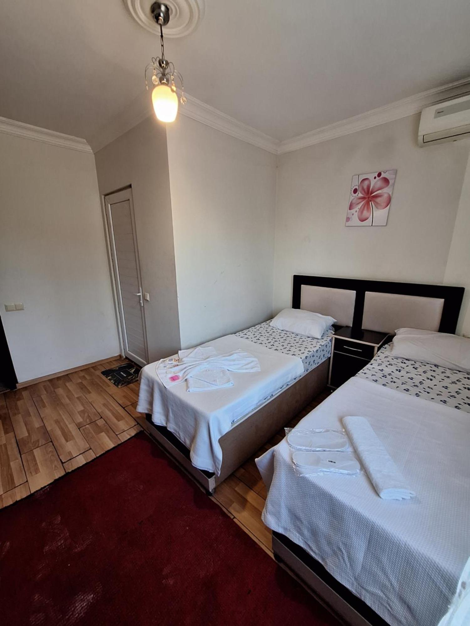 Gold Hotel Batum Buitenkant foto