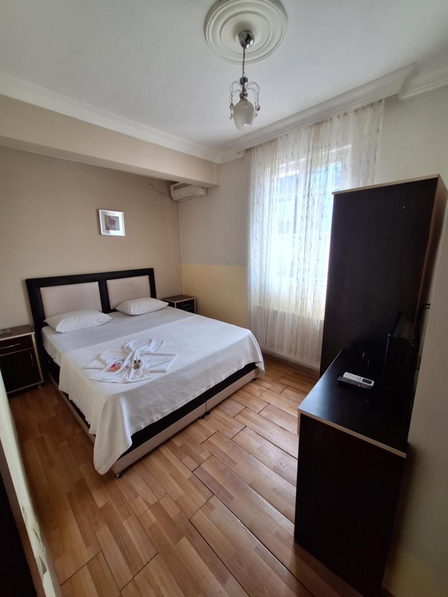 Gold Hotel Batum Buitenkant foto